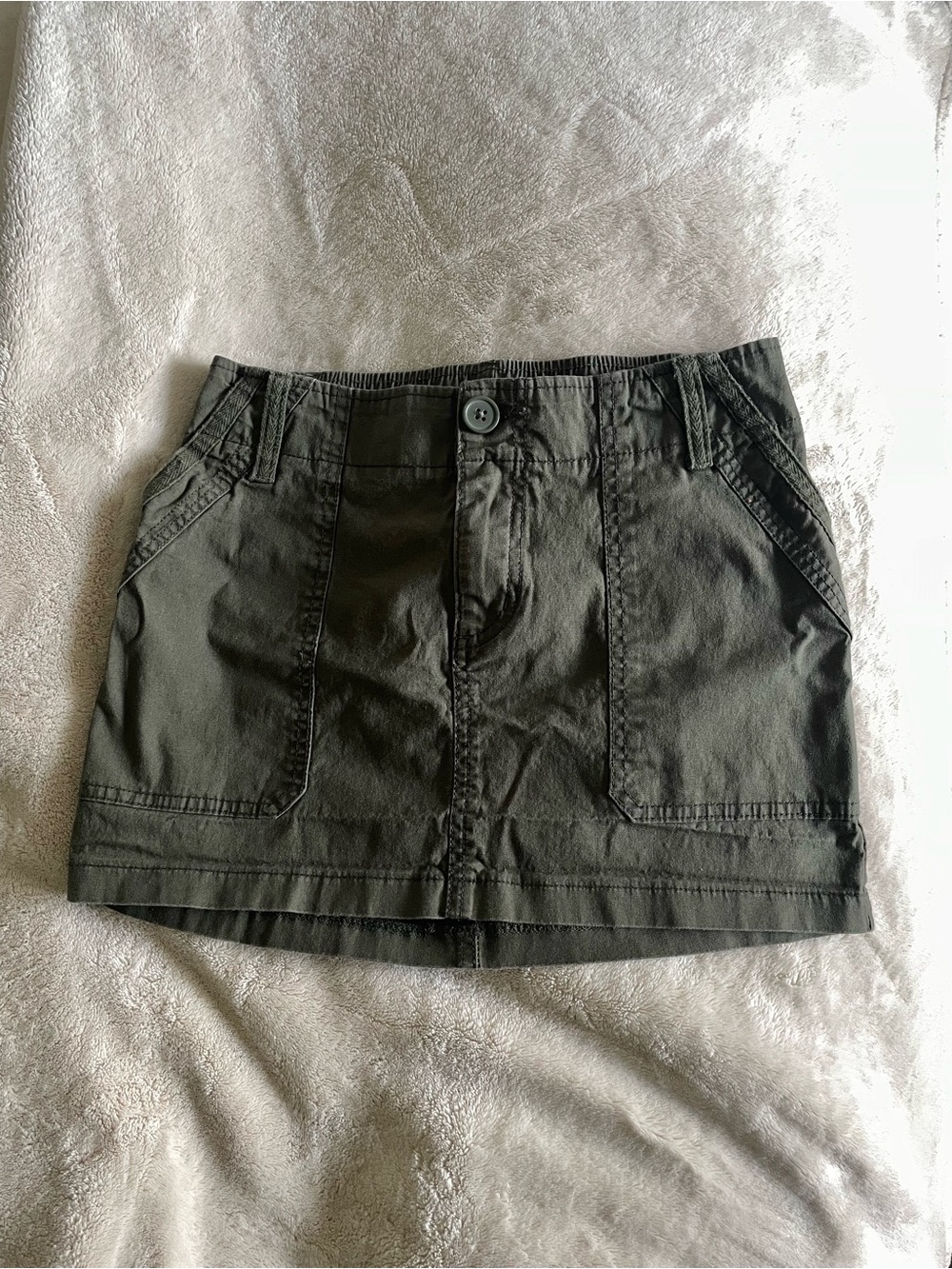 Wild Fable olive green cargo utility mini skirt with pockets, size XXS